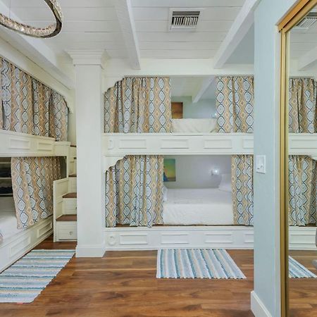 Smart Solution - Individual Private Bed-Pods In Gorgeous Shared Space - Women Only Dorm In Room 5 - Coed House - Full-Sized Mattresses In Individual Pods - With Built-In Private Storage - Gorgeous Shared Room - Affordable Luxury - Sparrow House 피닉스 외부 사진