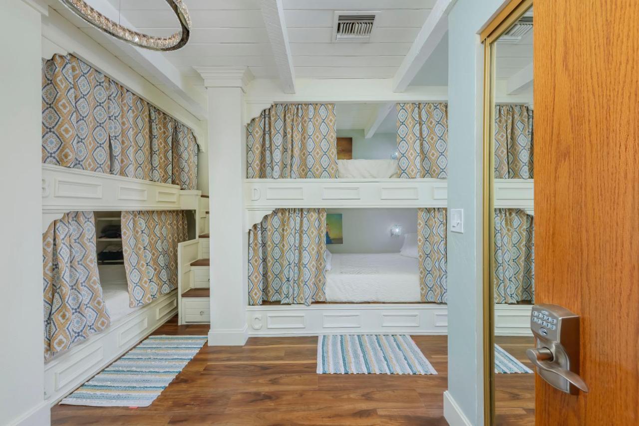 Smart Solution - Individual Private Bed-Pods In Gorgeous Shared Space - Women Only Dorm In Room 5 - Coed House - Full-Sized Mattresses In Individual Pods - With Built-In Private Storage - Gorgeous Shared Room - Affordable Luxury - Sparrow House 피닉스 외부 사진