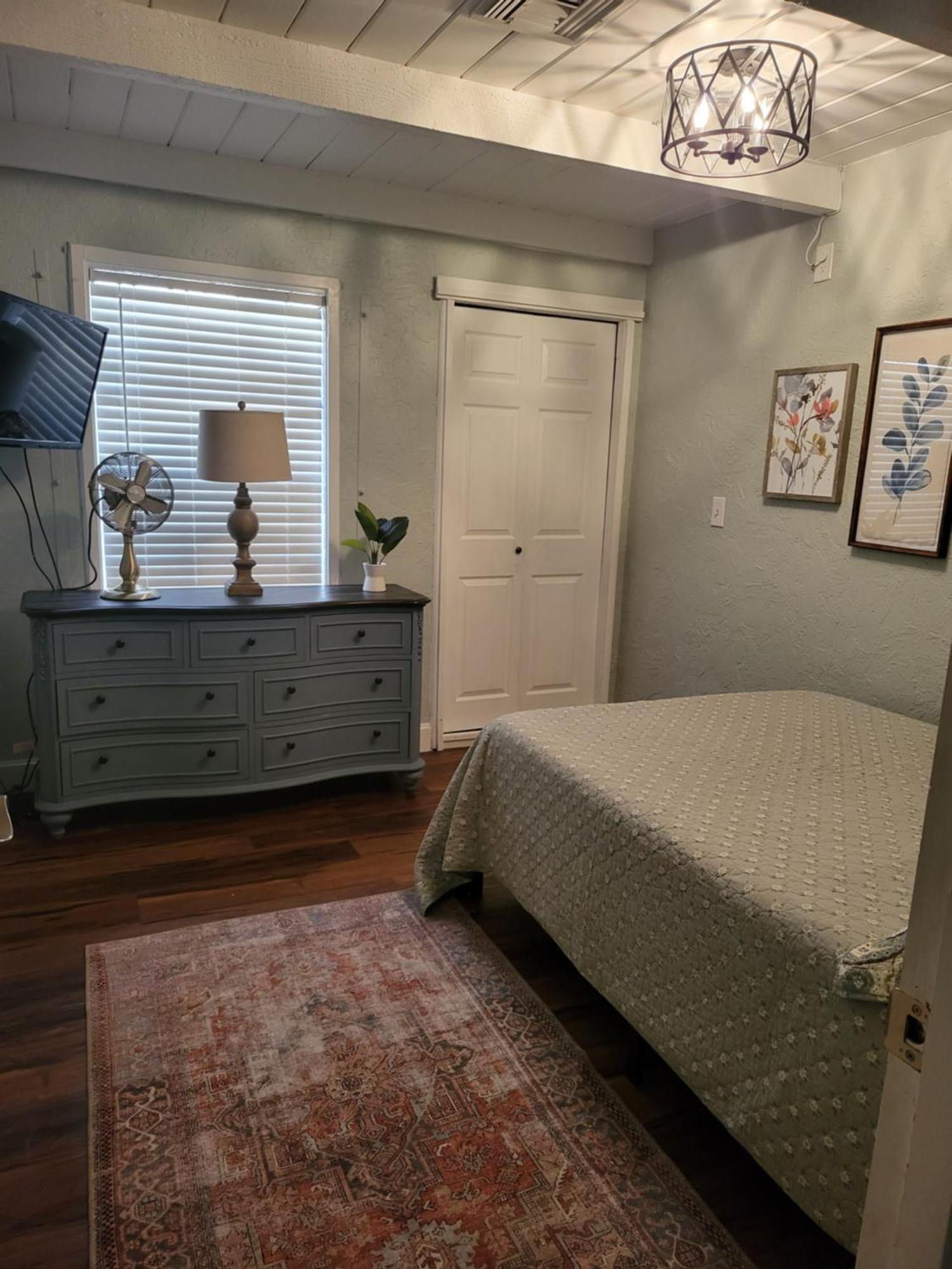 Smart Solution - Individual Private Bed-Pods In Gorgeous Shared Space - Women Only Dorm In Room 5 - Coed House - Full-Sized Mattresses In Individual Pods - With Built-In Private Storage - Gorgeous Shared Room - Affordable Luxury - Sparrow House 피닉스 외부 사진